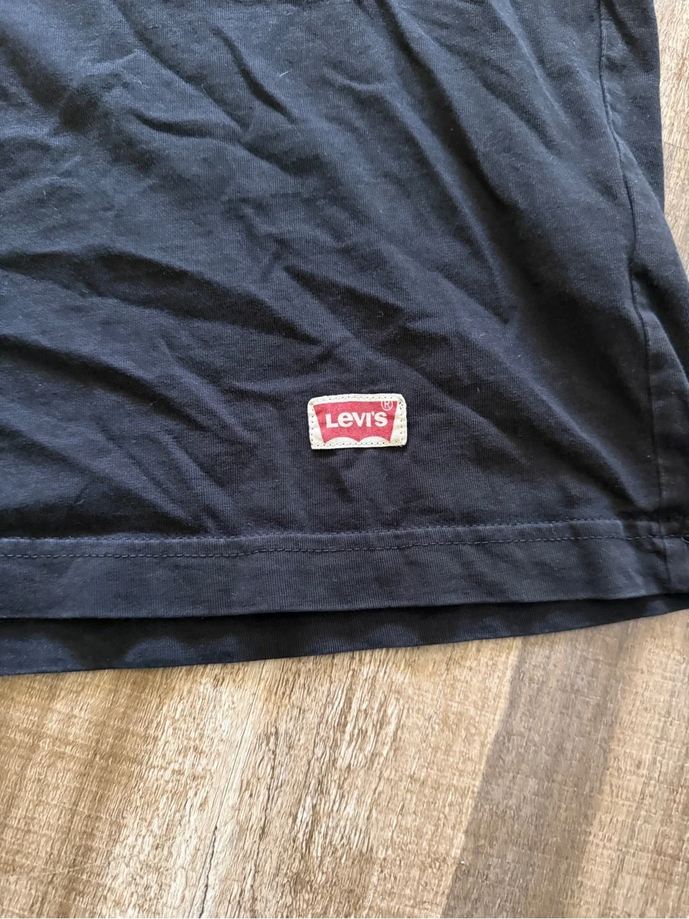 Levi’s Men’s Black V-Neck T-Shirt Logo Patch Size Medium
